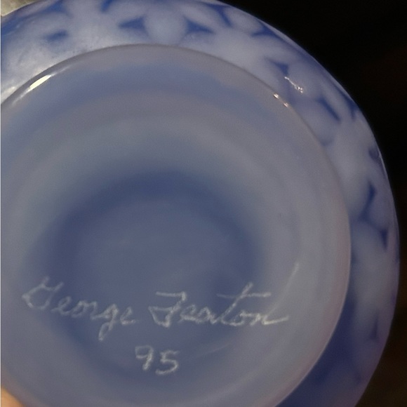 Vintage Signed 1995 Fenton glass basket in original box - Picture 5 of 10
